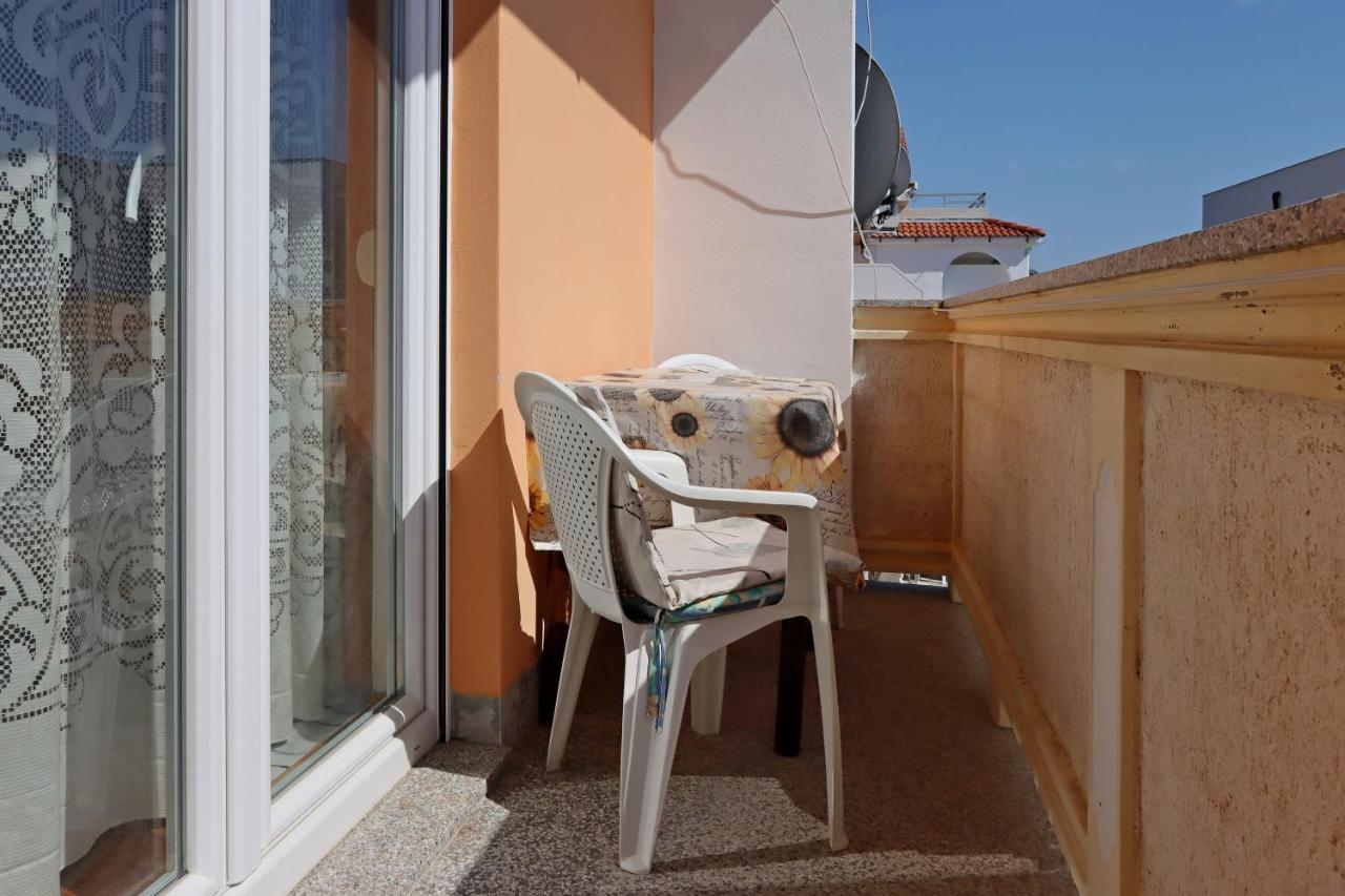 Apartments And Rooms By The Sea Banjol, Rab - 19692 Bagian luar foto